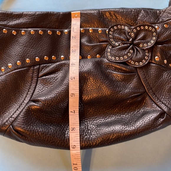 B Makowsky Crescent Shaped Black Pebbled Leather Shoulder Handbag - Picture 5 of 14